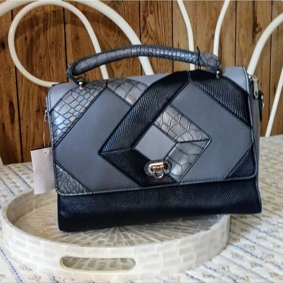 Adrienne Vittadini Designer Purse, Shoulder Bag, Crossbody Bag - Picture 3 of 16